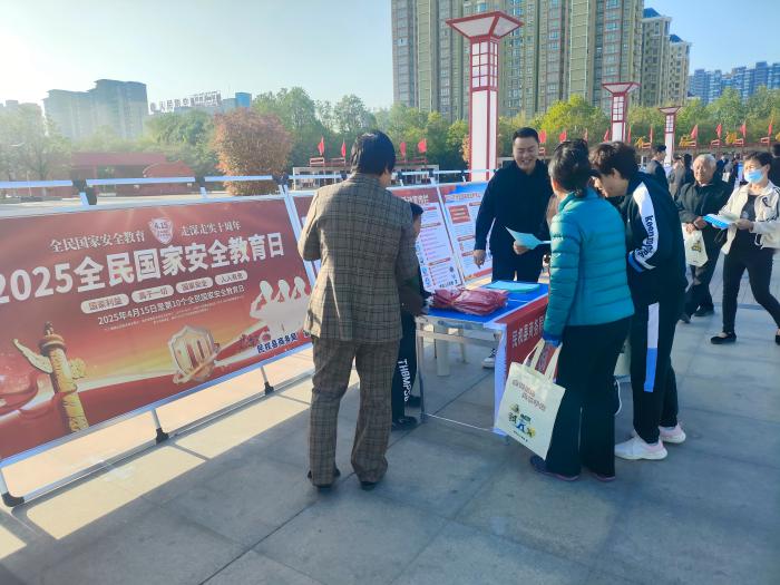 民權(quán)縣商務(wù)局開展全民國家安全教育日活動(dòng) 民權(quán)縣商務(wù)局開展全民國家安全教育日活動(dòng)