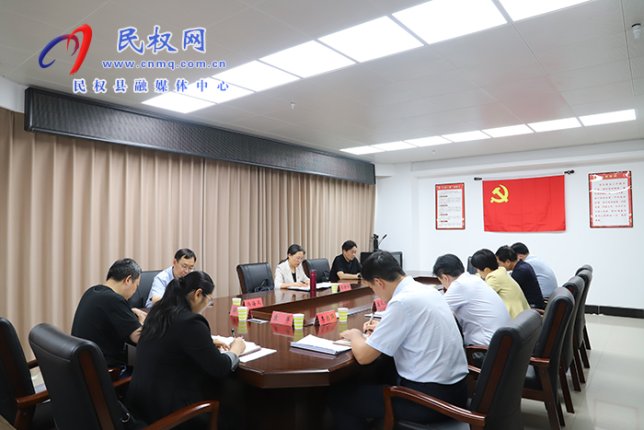 縣委書記王靜嫻到縣委深