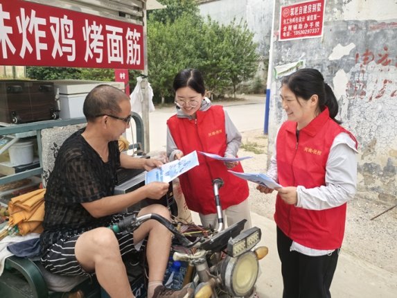 縣財(cái)政局組織青年志愿者