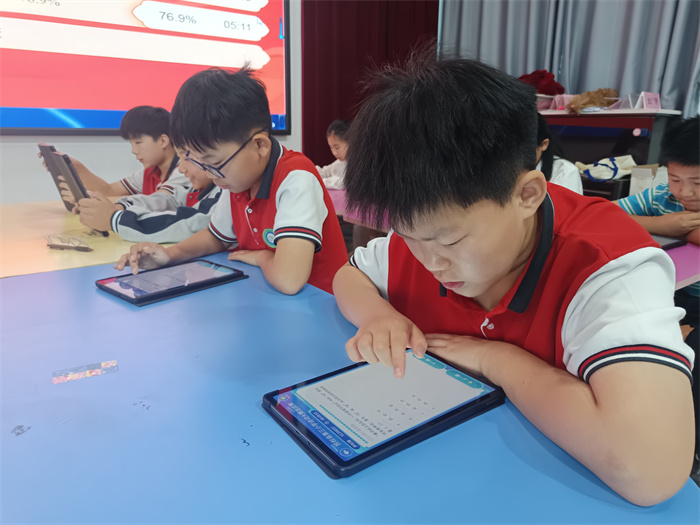 賞詩詞之美 品經(jīng)典之味——民權(quán)縣第三小學(xué)舉辦首屆詩詞大賽 賞詩詞之美 品經(jīng)典之味——民權(quán)縣第三小學(xué)舉辦首屆詩詞大賽