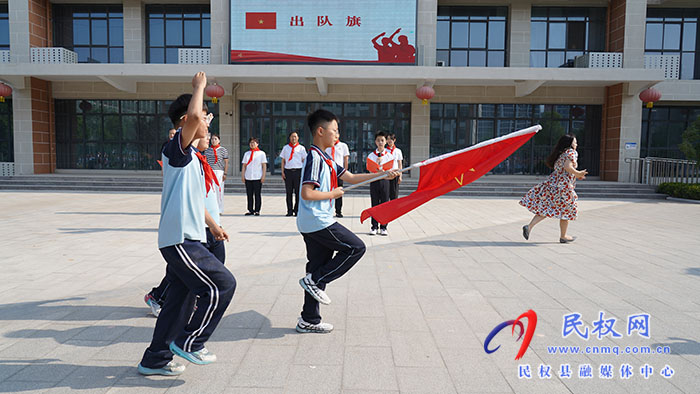 鯤鵬學(xué)校:星星火炬代代相傳 爭做新時(shí)代好少年 鯤鵬學(xué)校:星星火炬代代相傳 爭做新時(shí)代好少年