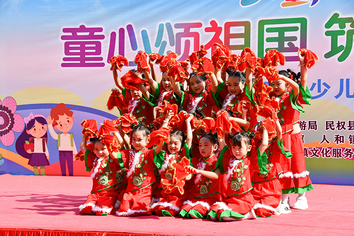 民權(quán)縣人和鎮(zhèn)舉辦慶“六一”文藝匯演 民權(quán)縣人和鎮(zhèn)舉辦慶“六一”文藝匯演