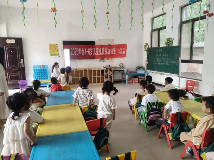 民權(quán)人和鎮(zhèn)衛(wèi)生院"愛眼日"宣傳活動進校園 民權(quán)人和鎮(zhèn)衛(wèi)生院"愛眼日"宣傳活動進校園