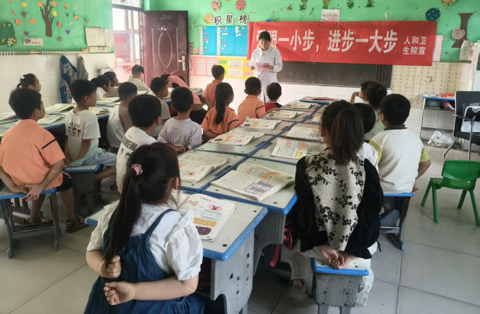 民權(quán)人和鎮(zhèn)衛(wèi)生院"愛眼日"宣傳活動進校園 民權(quán)人和鎮(zhèn)衛(wèi)生院"愛眼日"宣傳活動進校園