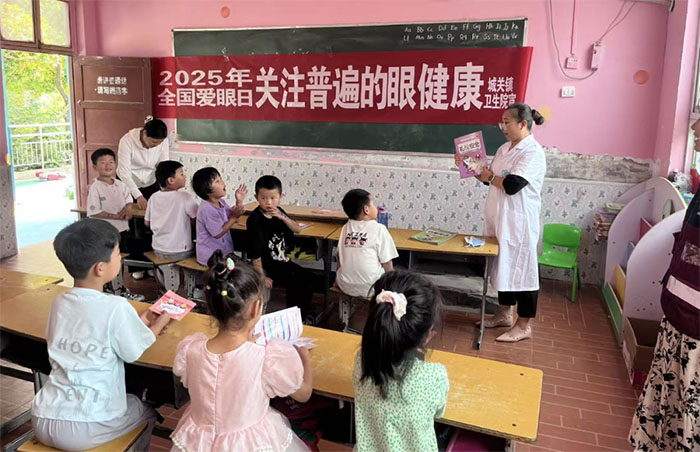 民權(quán)城關(guān)鎮(zhèn)衛(wèi)生院愛(ài)眼日宣傳活動(dòng)進(jìn)校園 民權(quán)城關(guān)鎮(zhèn)衛(wèi)生院愛(ài)眼日宣傳活動(dòng)進(jìn)校園