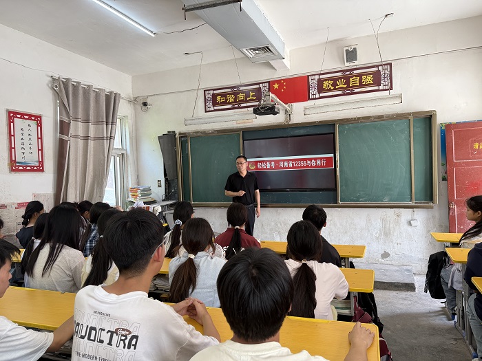 輕松備考·河南省12355與你同行——民權(quán)縣2025年中考減壓活動(dòng)走進(jìn)王橋鎮(zhèn)第一初級(jí)中學(xué) 輕松備考·河南省12355與你同行——民權(quán)縣2025年中考減壓活動(dòng)走進(jìn)王橋鎮(zhèn)第一初級(jí)中學(xué)