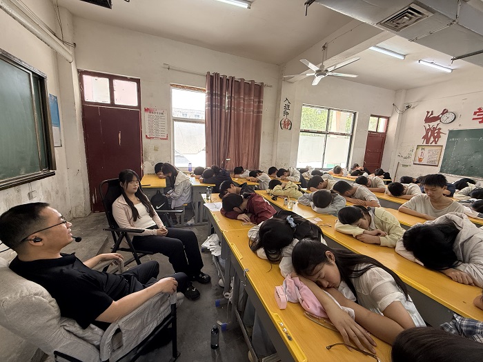 輕松備考·河南省12355與你同行——民權(quán)縣2025年中考減壓活動(dòng)走進(jìn)王橋鎮(zhèn)第一初級(jí)中學(xué) 輕松備考·河南省12355與你同行——民權(quán)縣2025年中考減壓活動(dòng)走進(jìn)王橋鎮(zhèn)第一初級(jí)中學(xué)