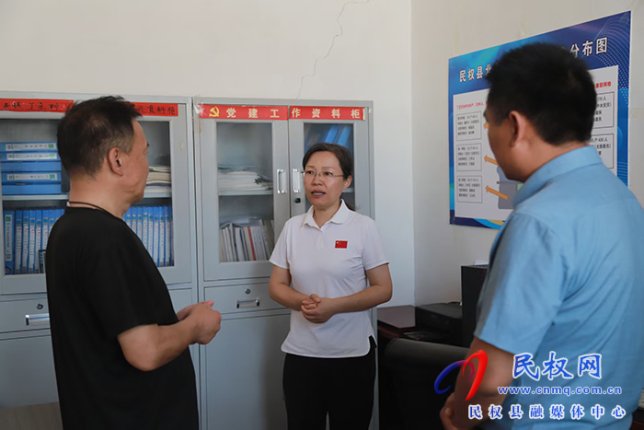 縣委書記王靜嫻調(diào)研產(chǎn)業(yè)