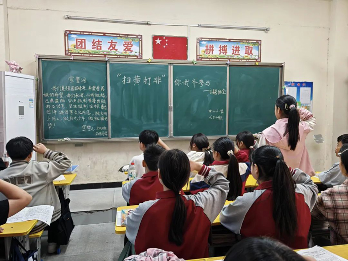 野崗鎮(zhèn)開展“護苗2025·綠書簽”進校園行動 野崗鎮(zhèn)開展“護苗2025·綠書簽”進校園行動
