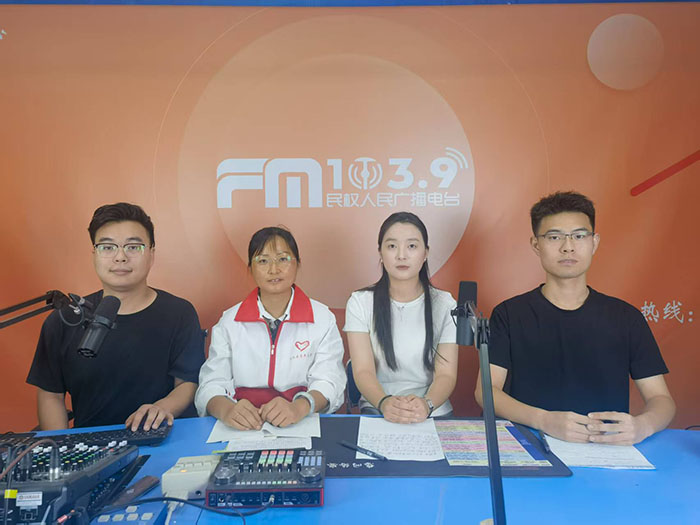 “共青之聲?溫暖FM”第一期順利開(kāi)播 “共青之聲?溫暖FM”第一期順利開(kāi)播
