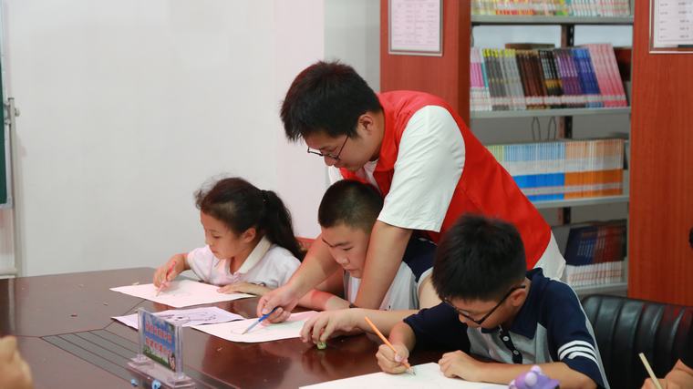 民權縣圖書館舉辦“書中色彩，畫里童心”公益繪畫培訓