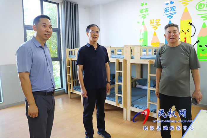 縣委副書記、縣長王景義督導校園安全和校外托管服務機構(gòu)排查整治工作