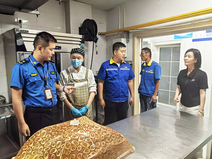 盯緊校園燃氣“安全閥” 筑牢安全防護墻 盯緊校園燃氣“安全閥” 筑牢安全防護墻