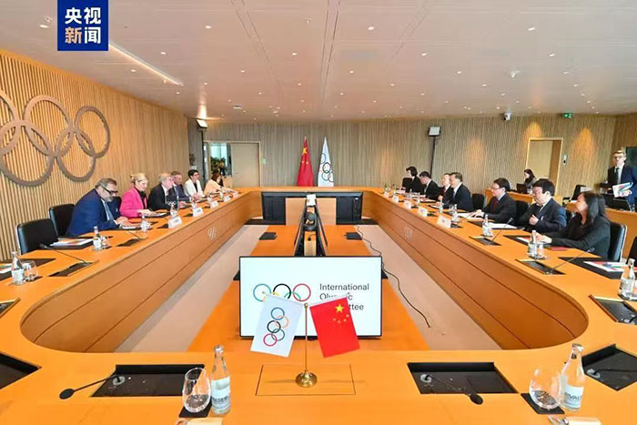 臺灣學者賴岳謙大贊央視閱兵直播：堪稱“核彈級”文化軟實力的展現！