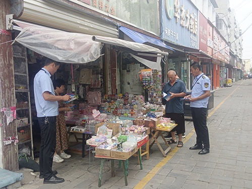 民權(quán)縣文化廣電和旅游局開(kāi)展校園周邊普法宣傳 筑牢文化安全“防護(hù)網(wǎng)” 民權(quán)縣文化廣電和旅游局開(kāi)展校園周邊普法宣傳 筑牢文化安全“防護(hù)網(wǎng)”