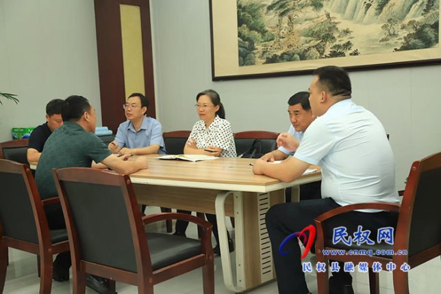 縣委書記王靜嫻深入企業(yè)