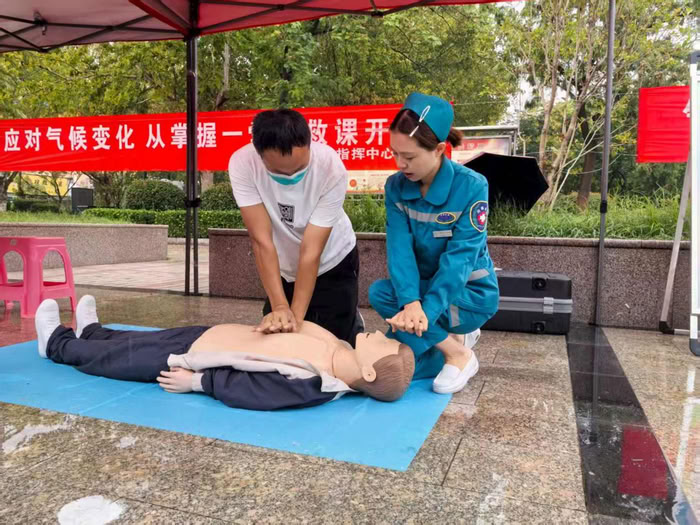 民權(quán)縣中醫(yī)院開展世界急救日科普義診活動