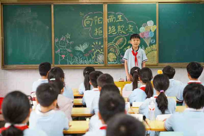 拒絕校園欺凌，筑牢校園安全防線——民權(quán)縣實驗小學(xué)教育集團組織開展防欺凌主題班會