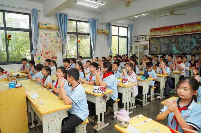 拒絕校園欺凌，筑牢校園安全防線——民權(quán)縣實驗小學(xué)教育集團組織開展防欺凌主題班會