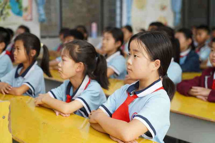 拒絕校園欺凌，筑牢校園安全防線——民權(quán)縣實驗小學(xué)教育集團組織開展防欺凌主題班會