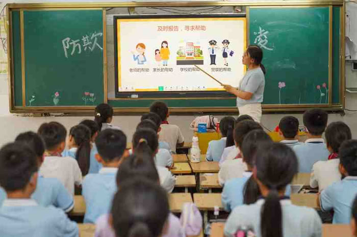 拒絕校園欺凌，筑牢校園安全防線——民權(quán)縣實驗小學(xué)教育集團組織開展防欺凌主題班會