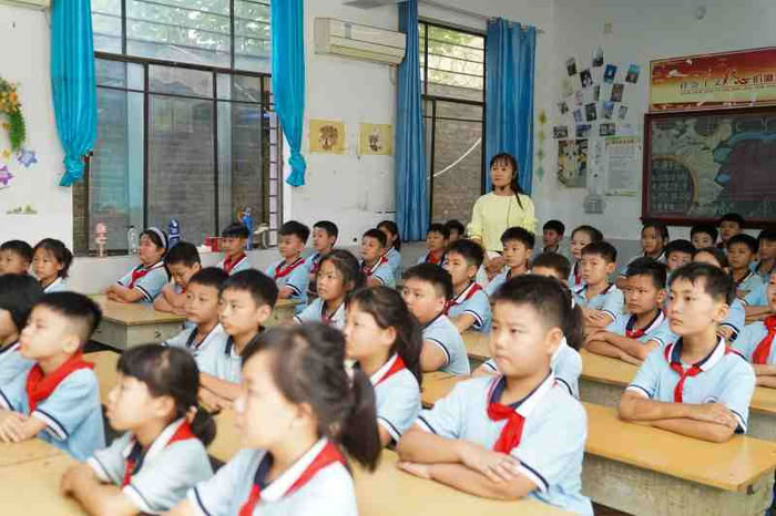 拒絕校園欺凌，筑牢校園安全防線——民權(quán)縣實驗小學(xué)教育集團組織開展防欺凌主題班會