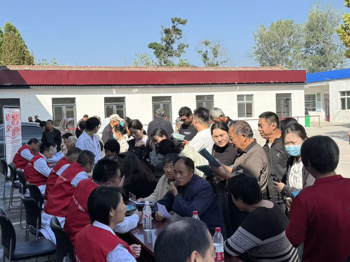 王橋鎮(zhèn)中心衛(wèi)生院聯(lián)合河南大學(xué)第一附屬醫(yī)院醫(yī)療團隊開展義診暨健康宣講活動 王橋鎮(zhèn)中心衛(wèi)生院聯(lián)合河南大學(xué)第一附屬醫(yī)院醫(yī)療團隊開展義診暨健康宣講活動