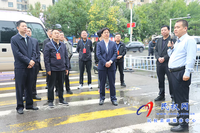 縣人大代表、政協(xié)委員圍繞污染防治集中攻堅(jiān)進(jìn)行專項(xiàng)視察