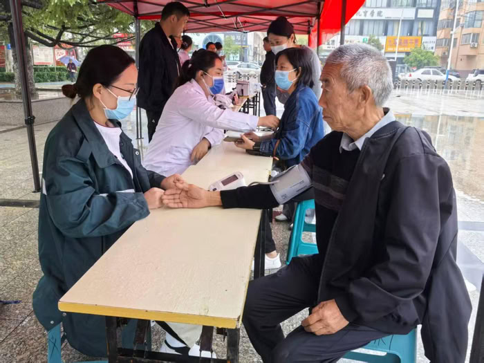 民權縣中醫(yī)院 開展2025年“服務百姓健康行動”大型義診活動 民權縣中醫(yī)院 開展2025年“服務百姓健康行動”大型義診活動